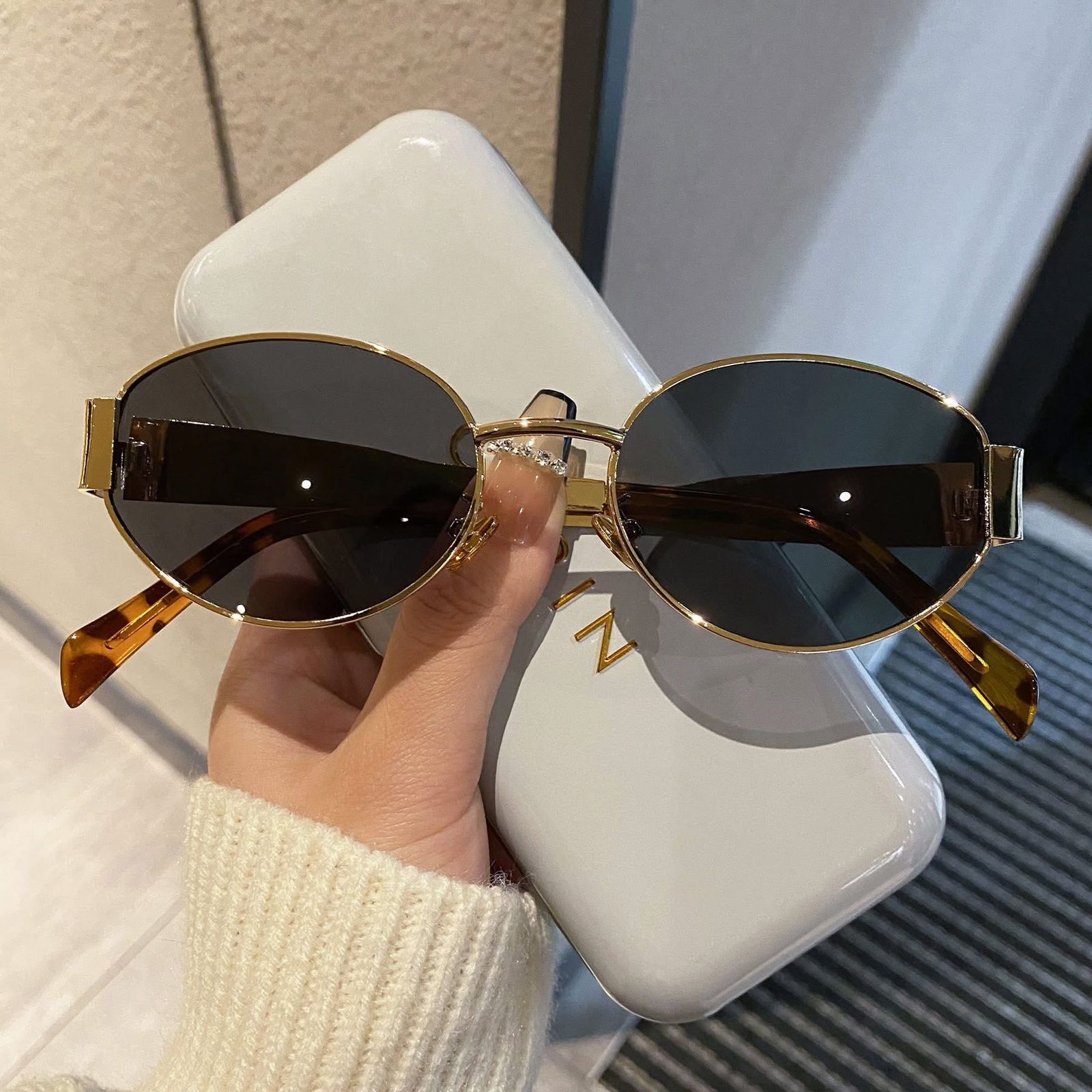 Viral Oval Shaped Sunglasses